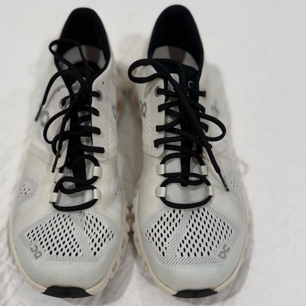 ✨ ON CLOUD WOMEN’S CLOUDX TRAINERS – WHITE/GLACIER | SIZE 8 ✨